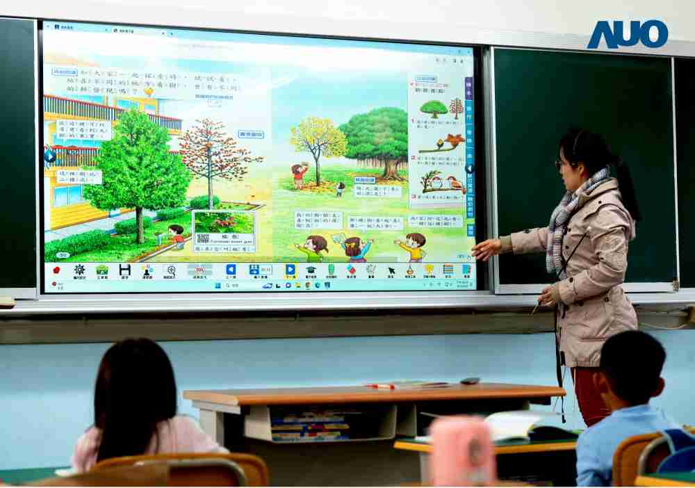 人生就是博与达擎共同开发的〝远程设备管理系统〞，，透过流畅的多功能安装模式、、、、直觉设计的整合操作接口，，，可同时管理多部设备，，改善学校的设备管理痛点