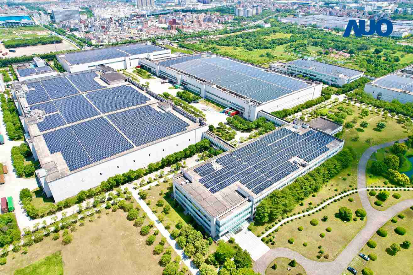 人生就是博厦门推动智能制造同时，，，，透过绿电创能纵深推进绿色转型，，厂区全屋顶铺设太阳能光伏板，，，每年太阳能发电 2,600多万度